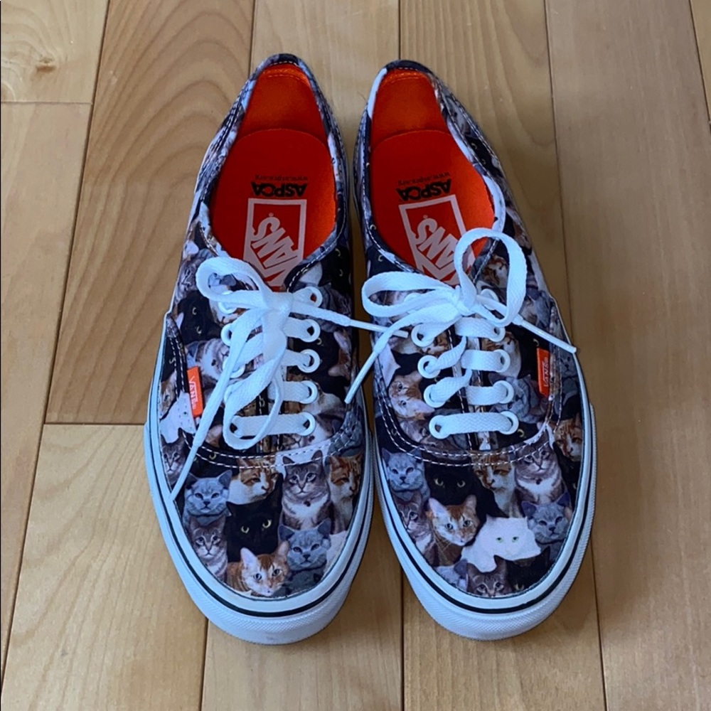 Limited edition cat Vans sneakers size 8 women's